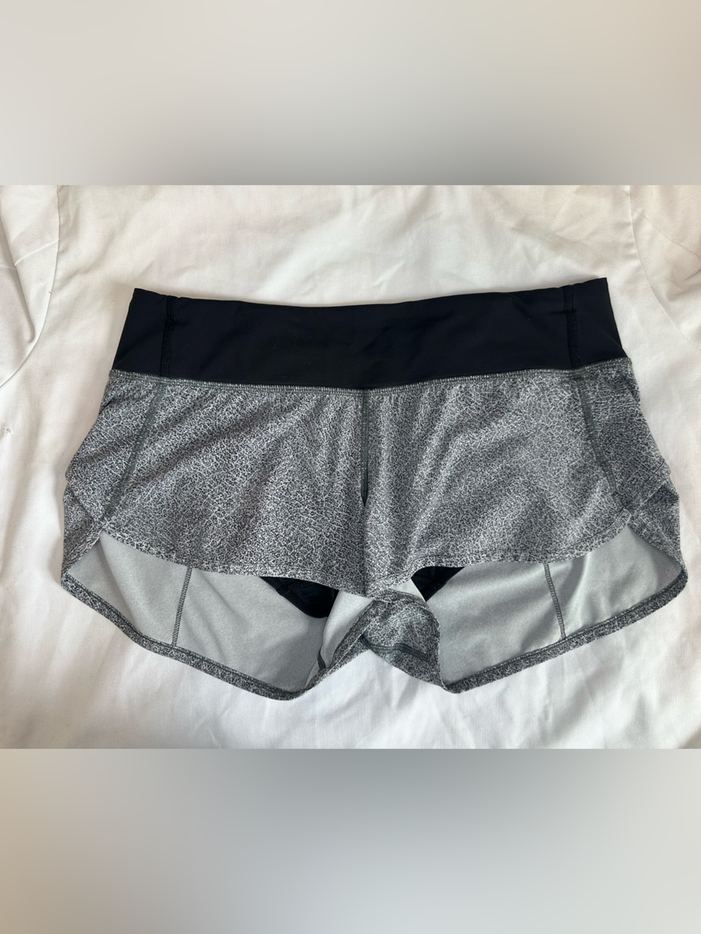 Lululemon Speed Up Short Hi-Rise 2.5” Splatter Print Size 6